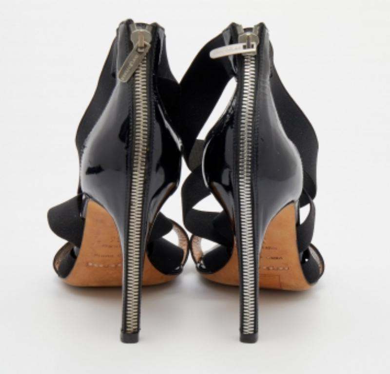 Sergio Rossi Sandales à lanières élastiques et en cuir verni noir Taille 36 en vente 1