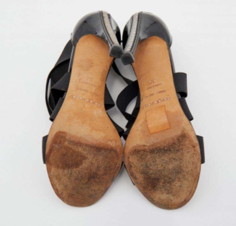Sergio Rossi Sandales à lanières élastiques et en cuir verni noir Taille 36 en vente 2