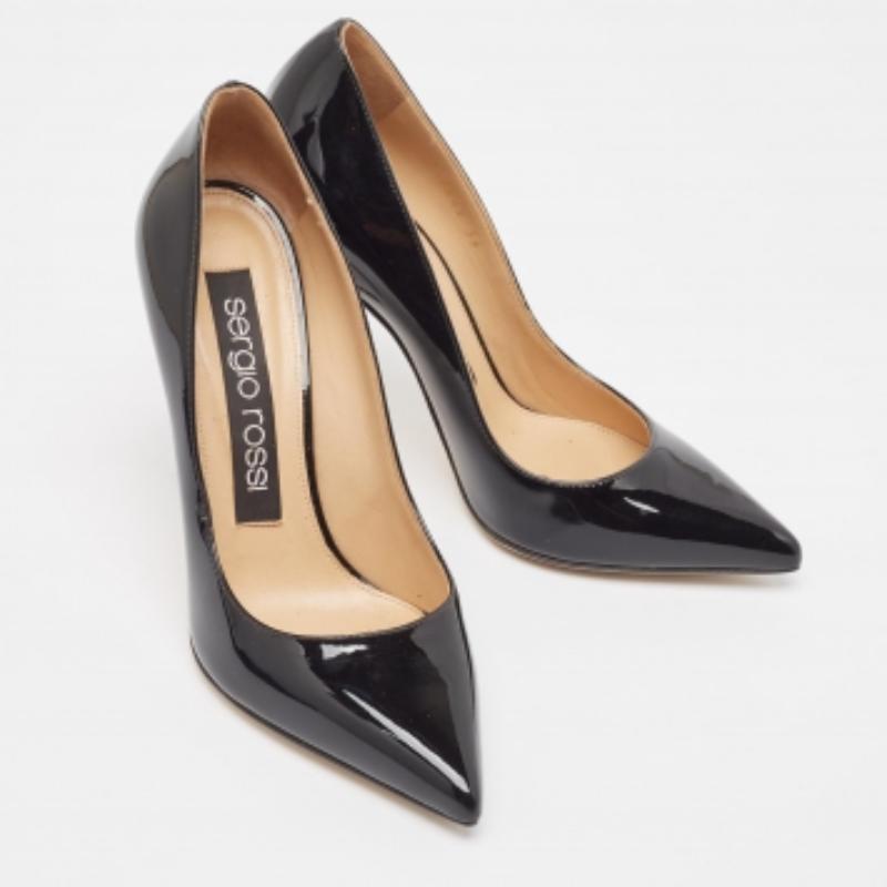 Sergio Rossi Black Patent Leather Pointed Toe Pumps Size 36 en Bueno estado para la venta en Dubai, Al Qouz 2