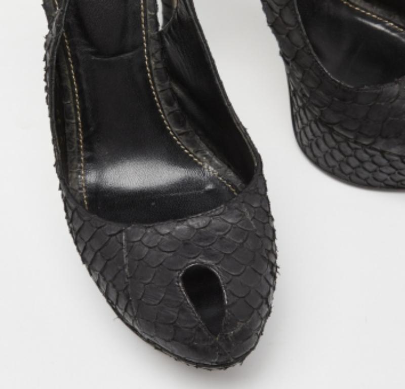 Sergio Rossi Sandales en cuir de python noir Taille 39 État moyen - En vente à Dubai, Al Qouz 2