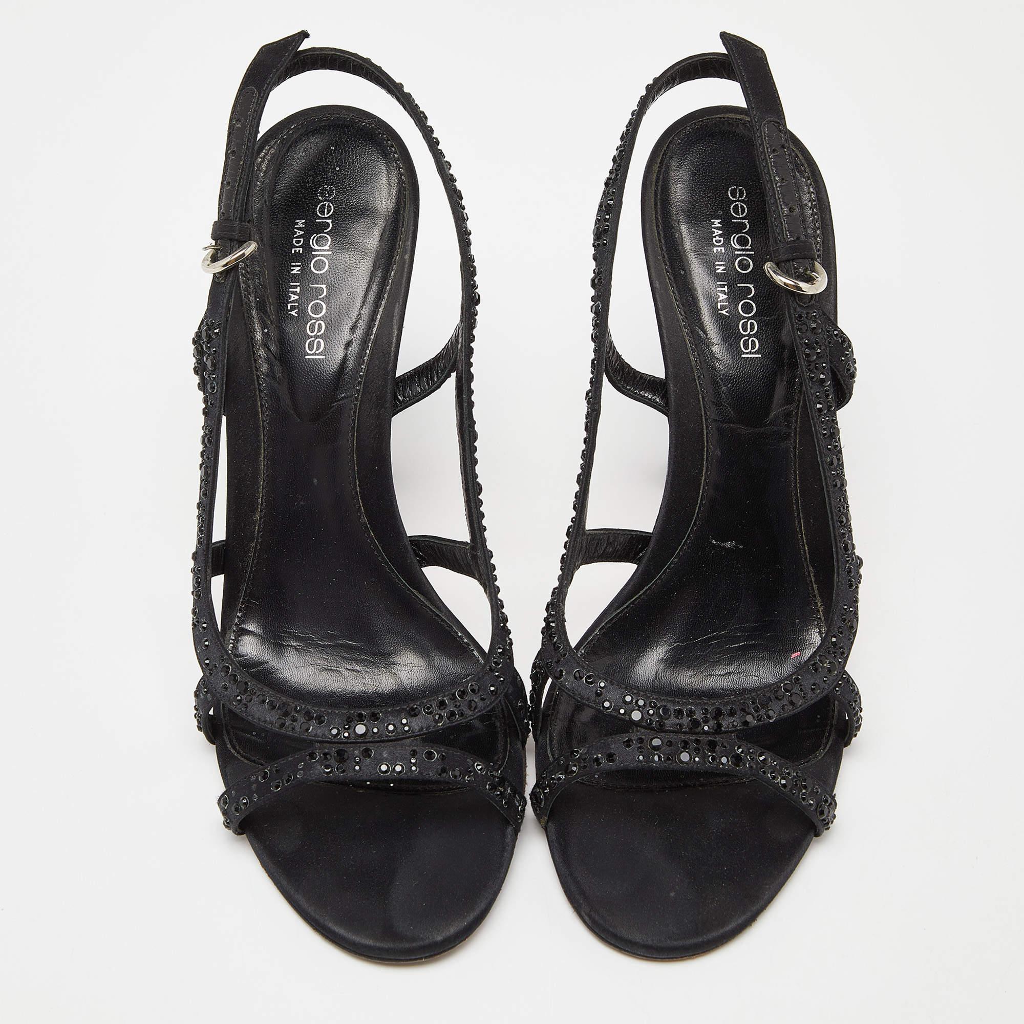 Sergio Rossi Schwarze Sandalen aus Satin mit Kristallverzierung und Knöchelriemen Größe 37,5 im Zustand „Gut“ im Angebot in Dubai, Al Qouz 2