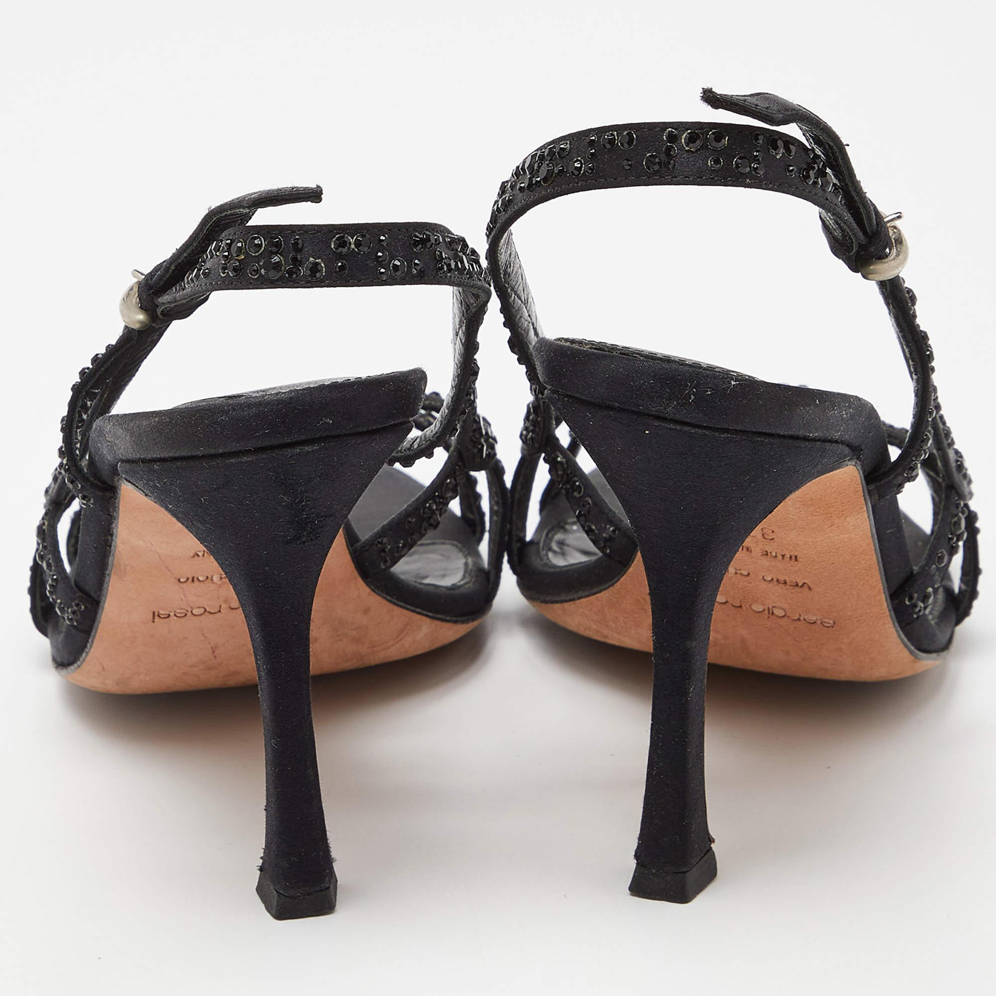 Sergio Rossi Schwarze Sandalen aus Satin mit Kristallverzierung und Knöchelriemen Größe 37,5 im Angebot 1