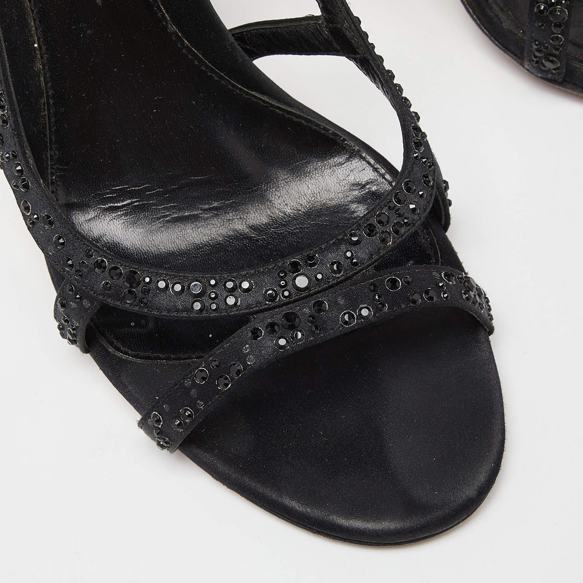 Sergio Rossi Schwarze Sandalen aus Satin mit Kristallverzierung und Knöchelriemen Größe 37,5 im Angebot 3