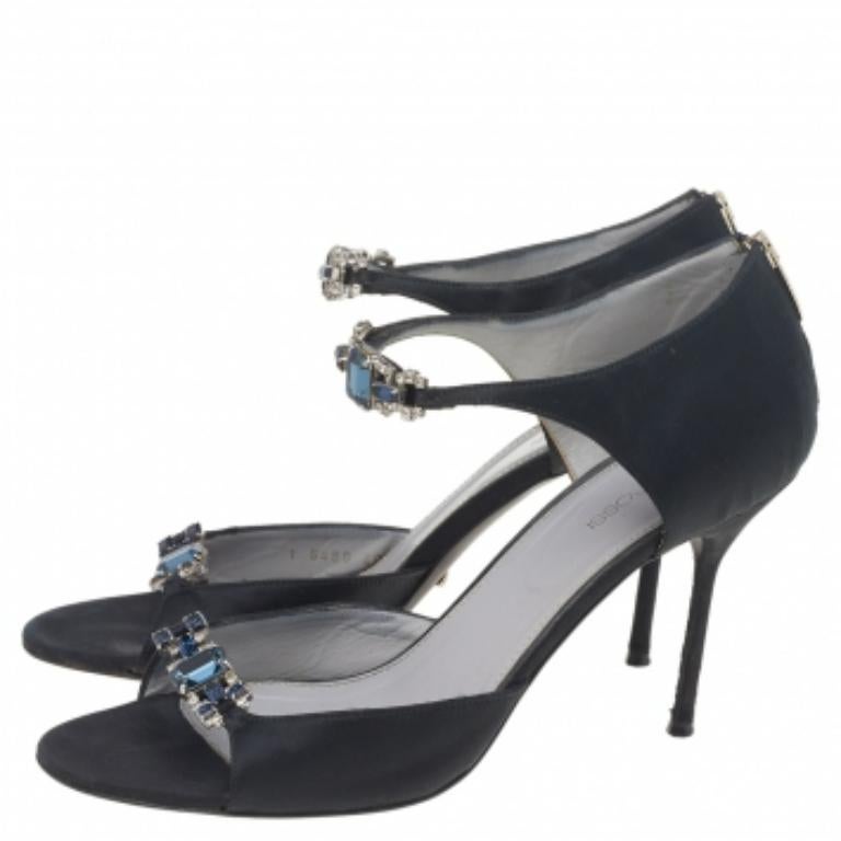 Sergio Rossi - Escarpins à bout ouvert en satin noir avec ornements - Taille 40 État moyen - En vente à Dubai, Al Qouz 2