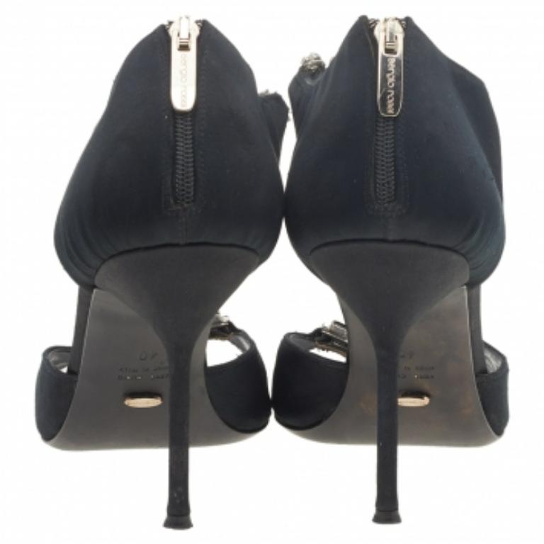 Sergio Rossi - Escarpins à bout ouvert en satin noir avec ornements - Taille 40 en vente 1