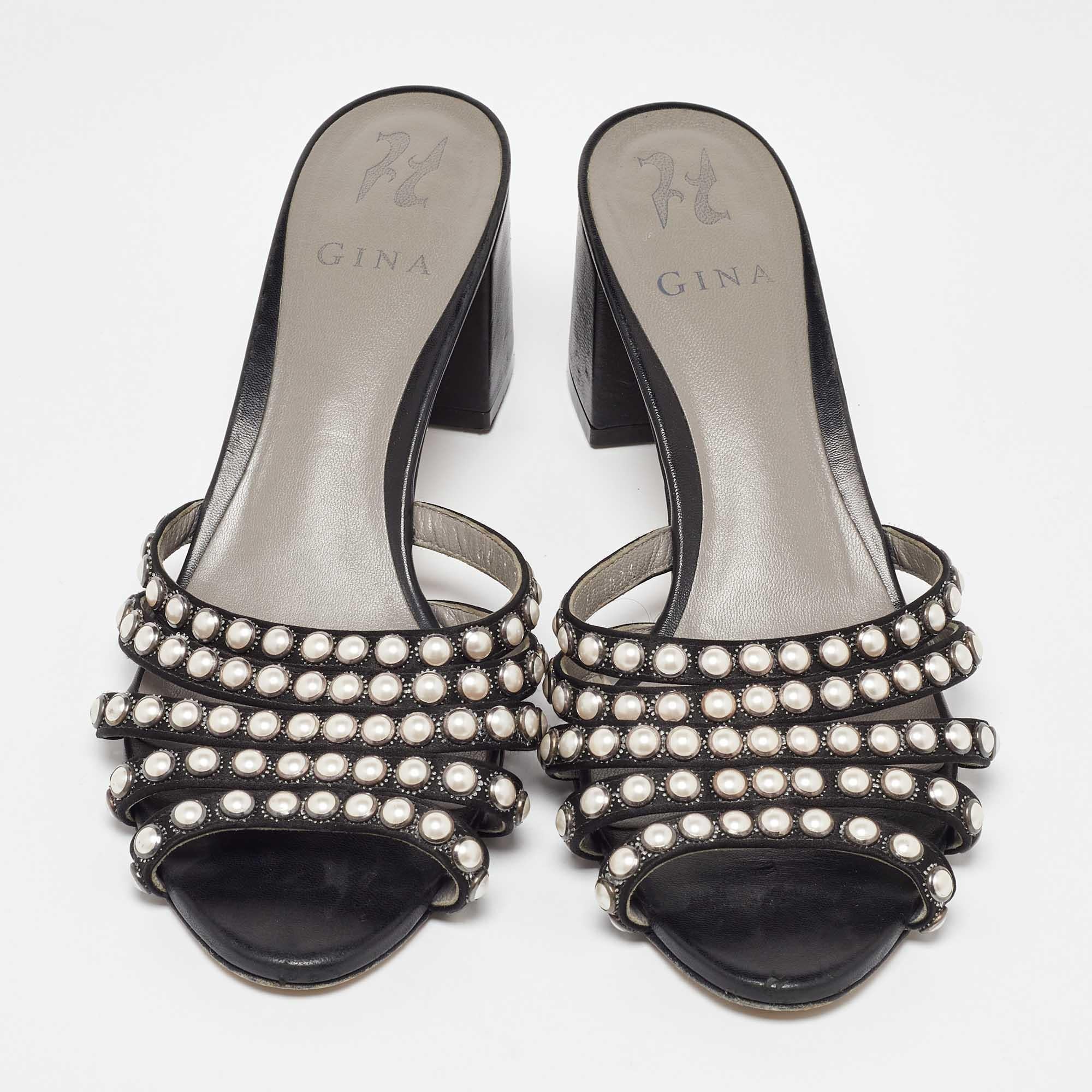 Sergio Rossi Black Satin Pearl Studded Slide Sandals Size 40.5 In Good Condition For Sale In Dubai, Al Qouz 2