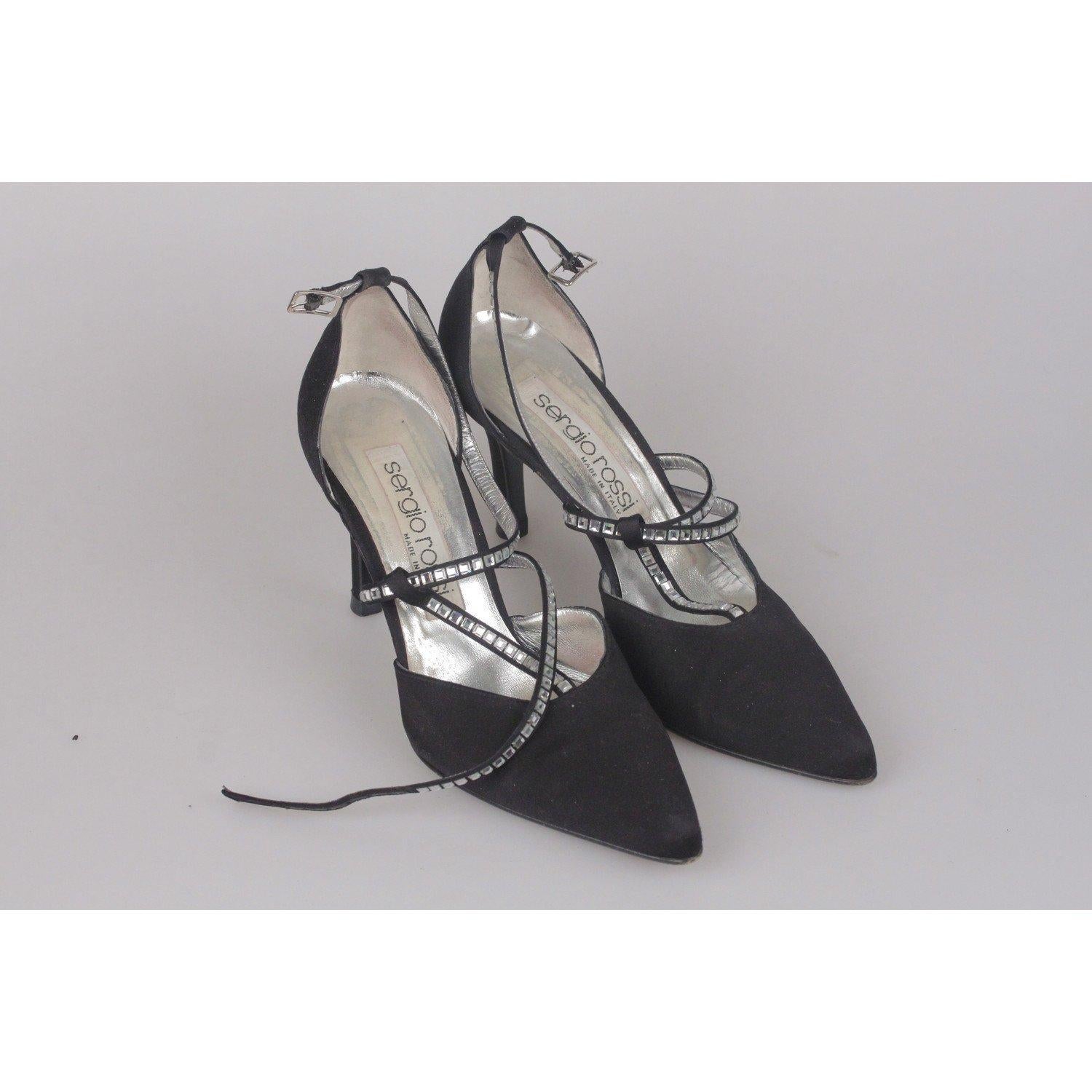 MATERIAL: Fabric COLOR: Black MODEL: D'orsay GENDER: Women CONDITION DETAILS: Some nomal wear of use on the insoles, some scartches and wear of use on the outsoles Any other detail which is not mentioned may be seen on the item pictures. Please do