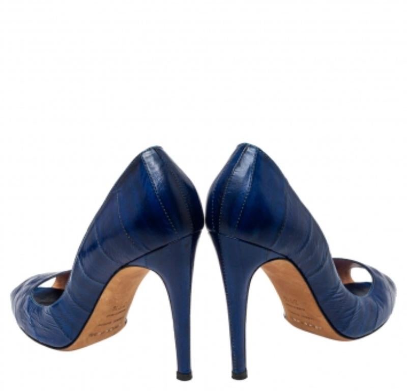 Sergio Rossi Blue Eel Leather Peep Toe Pumps Size 39.5 In Good Condition For Sale In Dubai, Al Qouz 2