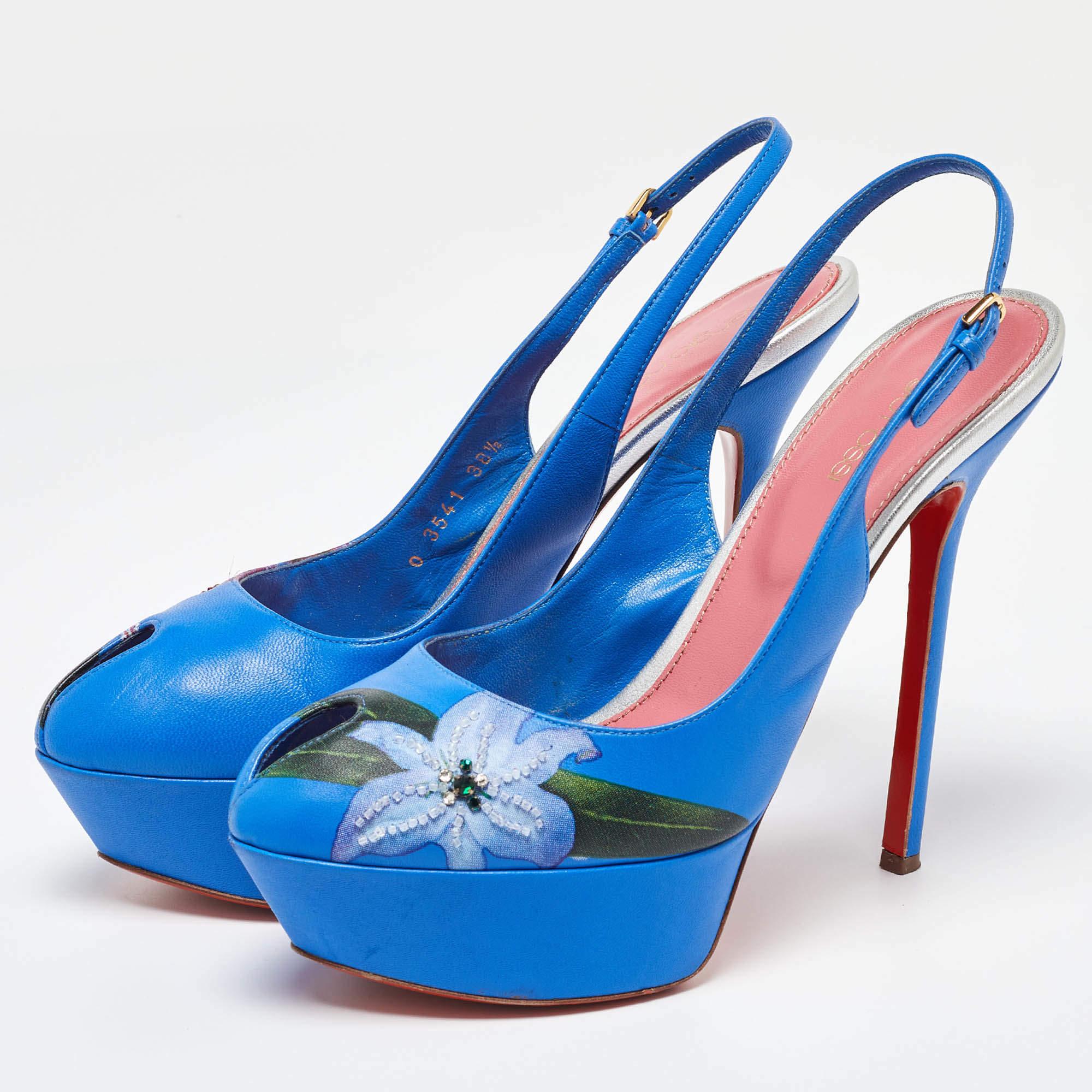 Exuding femininity and elegance these pumps feature a chic silhouette with an attractive design. You can wear these pumps for a stylish look.