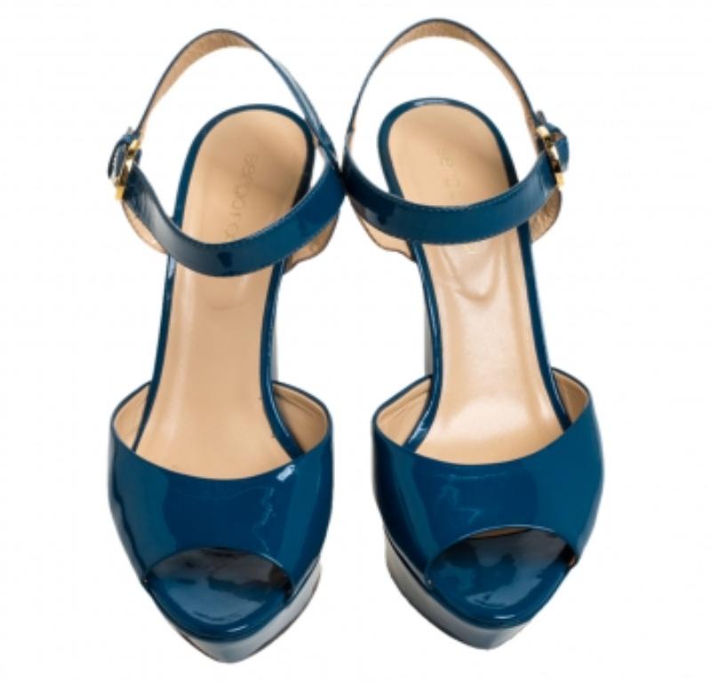 Sergio Rossi Blue Patent Leather Platform Peep Toe Ankle Strap Sandals 37 In Fair Condition For Sale In Dubai, Al Qouz 2