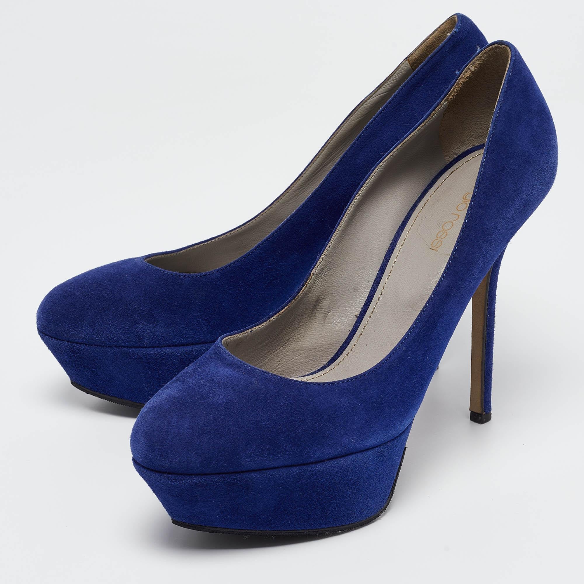 Exhibit an elegant style with this pair of pumps. These elegant shoes are crafted from quality materials. They are set on durable soles and sleek heels.