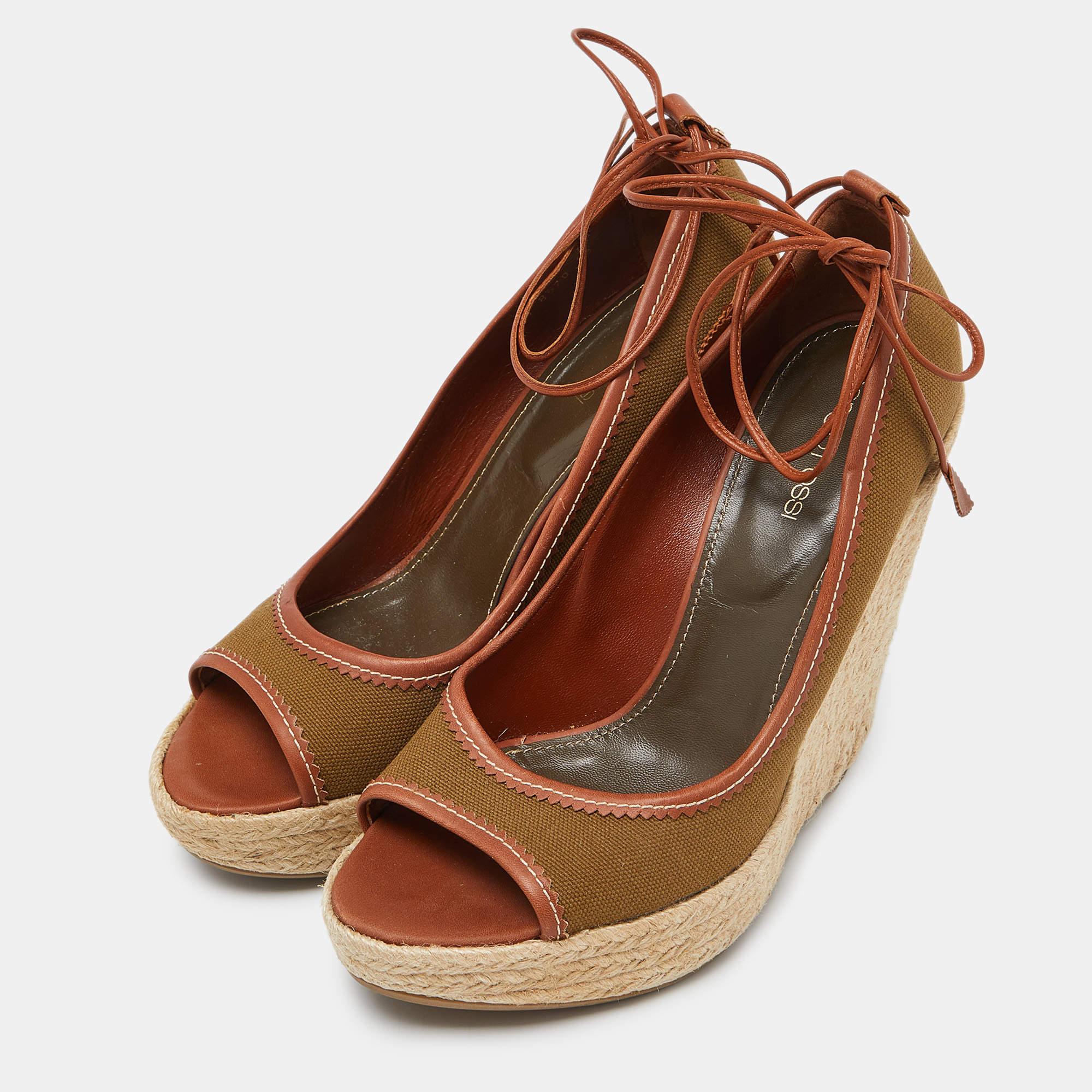 Estas sandalias enmarcarán sus pies de forma elegante. Fabricados con materiales de calidad, presentan un diseño elegante y plantillas cómodas.
