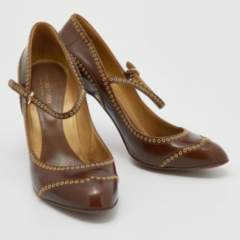 Sergio Rossi Pumps Mary Jane con occhiello in pelle marrone taglia 40 In condizioni buone in vendita a Dubai, Al Qouz 2