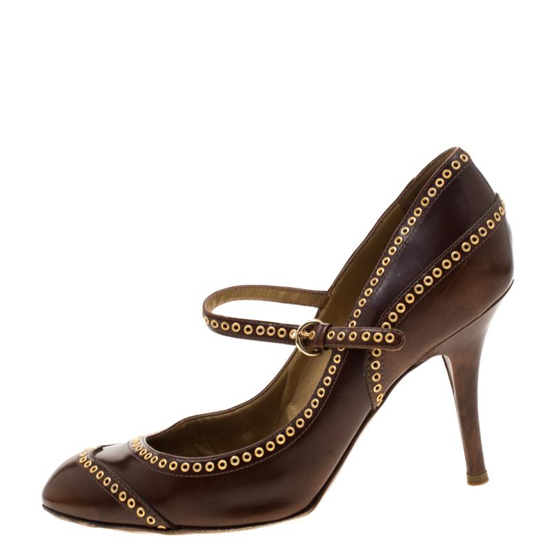 Walk in panache with this pair of pumps from the house of Sergio Rossi. Designed in a brown shade, this pair of shoes feature an eyelet embellished on the surface along with a buckled strap and four inch stiletto heels. These pumps can easily be