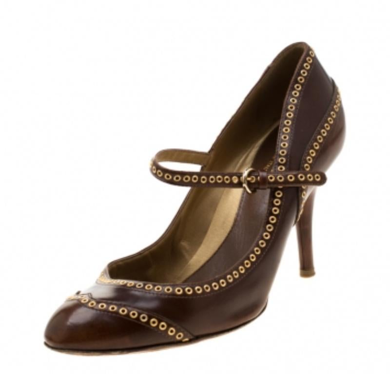 Sergio Rossi Pumps con cinturino in pelle marrone misura 37,5 In condizioni discrete in vendita a Dubai, Al Qouz 2