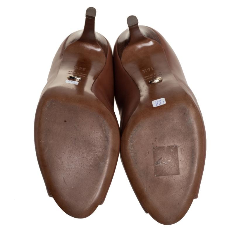 Sergio Rossi Brown Leather Mule Sandals Size 36.5 In Good Condition For Sale In Dubai, Al Qouz 2
