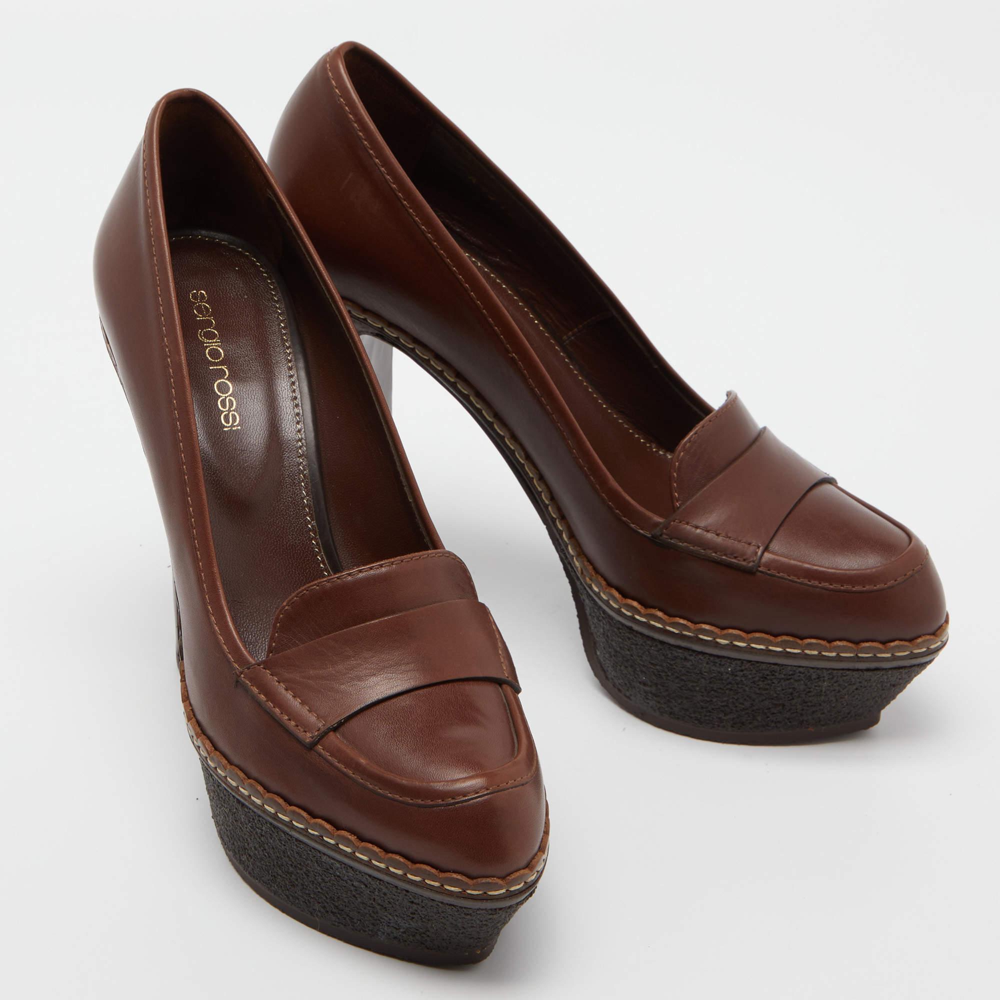 Exhibit an elegant style with this pair of pumps. These elegant shoes are crafted from quality materials. They are set on durable soles and sleek heels.

