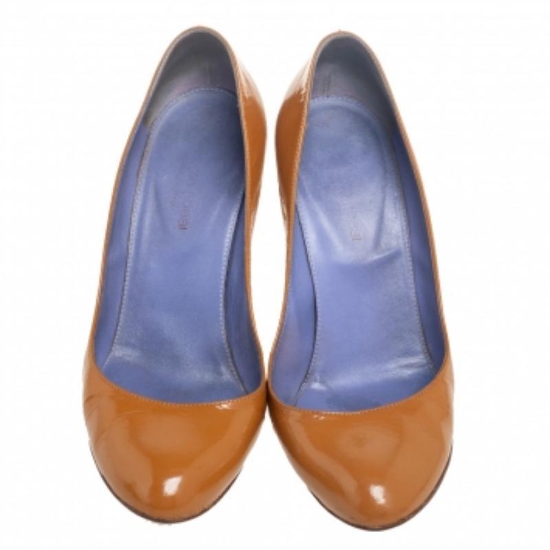Sergio Rossi - Décolleté in pelle marrone con punta tonda - misura 38,5 In condizioni discrete in vendita a Dubai, Al Qouz 2
