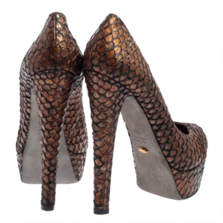 There's nothing we don't love about these gorgeous platform sandals from Sergio Rossi! The lovely sandals are crafted from brown python leather and feature almond toes, well-cut vamps, and 15 cm towering heels. NOTE: AVAILABLE FOR UAE CUSTOMERS ONLY.