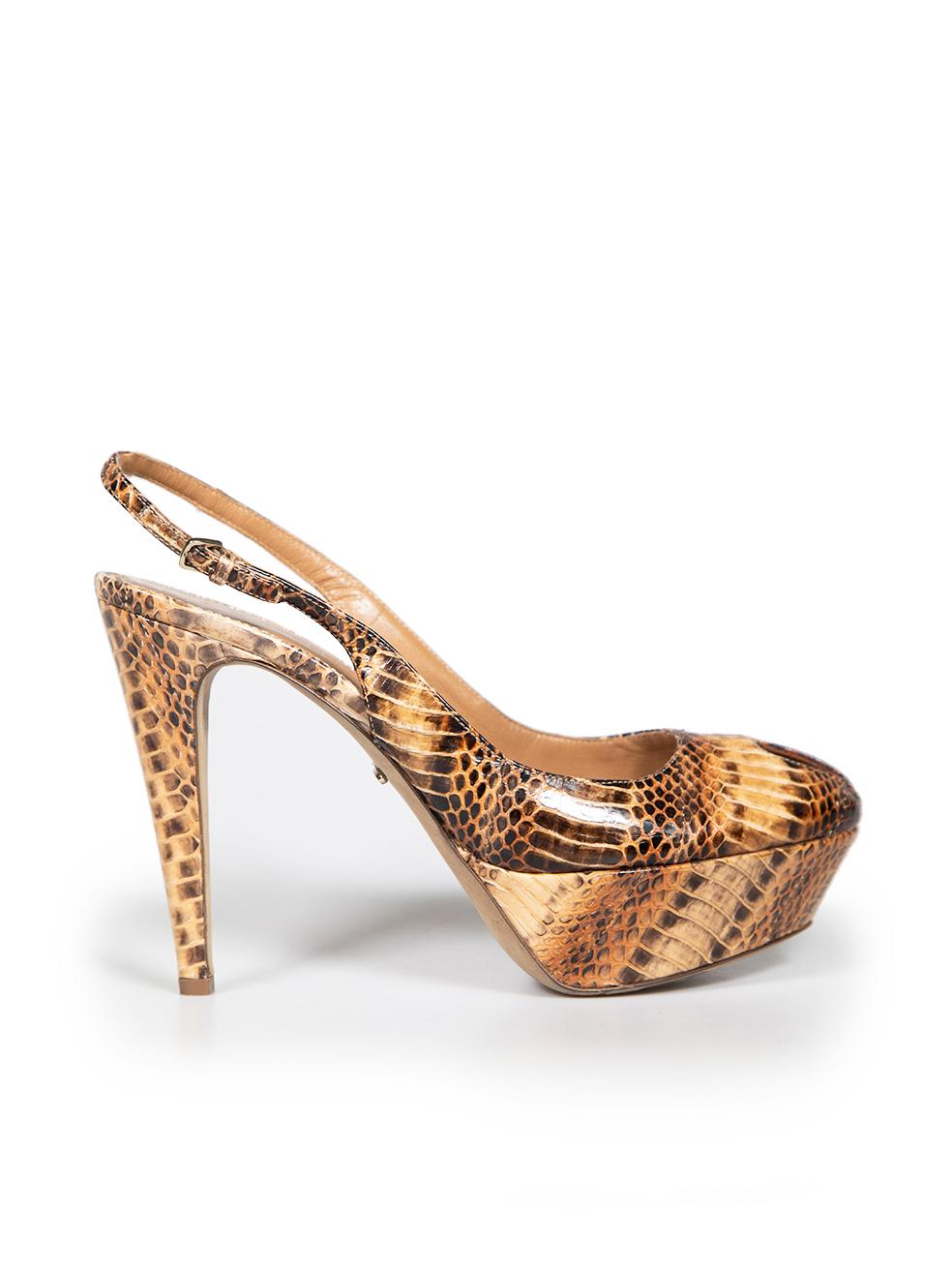 L'ÉTAT est très bon. Il n'y a pratiquement pas d'usure visible sur cet article de revente d'occasion Sergio Rossi.
 

 

 

 Détails
 

 

 Marron
 

 Python
 

 Talons
 

 Orteil voyant
 

 Talons hauts
 

 Plate-forme
 

 Bride arrière réglable
