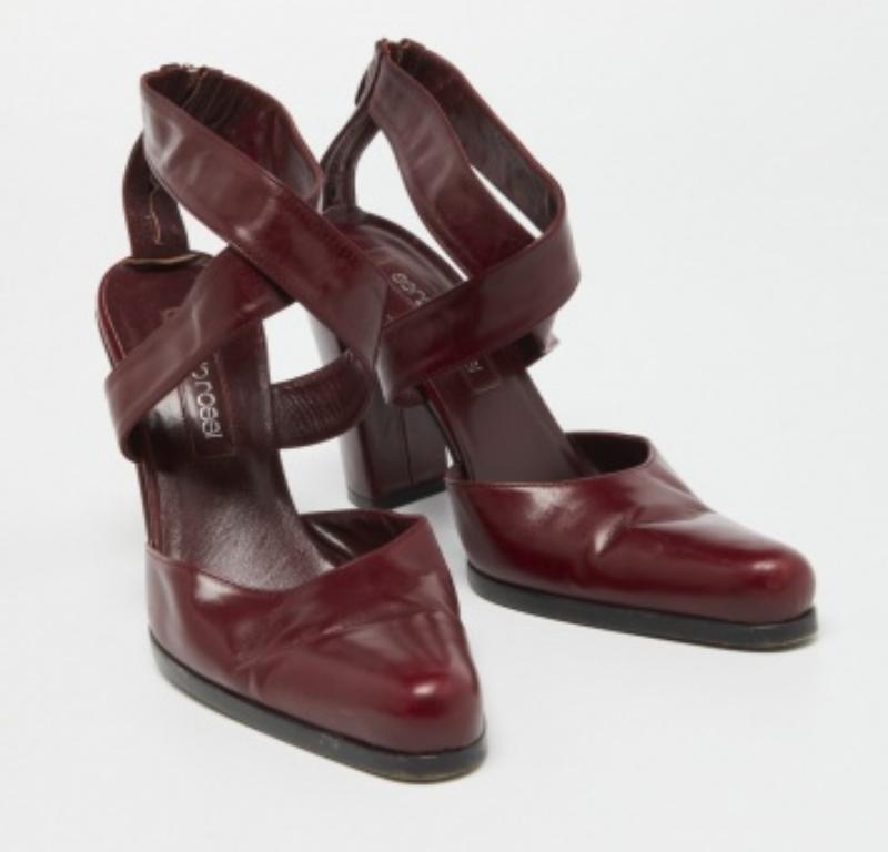 Sergio Rossi escarpins croisés en cuir bordeaux taille 38,5 Bon état - En vente à Dubai, Al Qouz 2