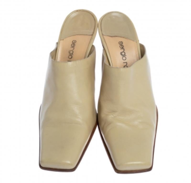 Sergio Rossi Cream Leather Block Heel Square Toe Mules Size 39 In Fair Condition For Sale In Dubai, Al Qouz 2