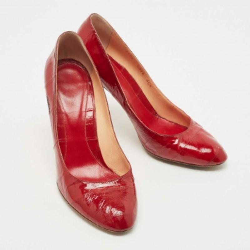 Sergio Rossi Dunkelrot Lack Aal Leder Runde Zehe Pumps Größe 40.5 (Rot) im Angebot