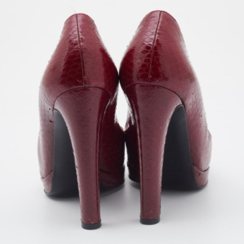 Sergio Rossi Dark Red Python Leather Peep Toe Pumps Size 36 In Good Condition For Sale In Dubai, Al Qouz 2