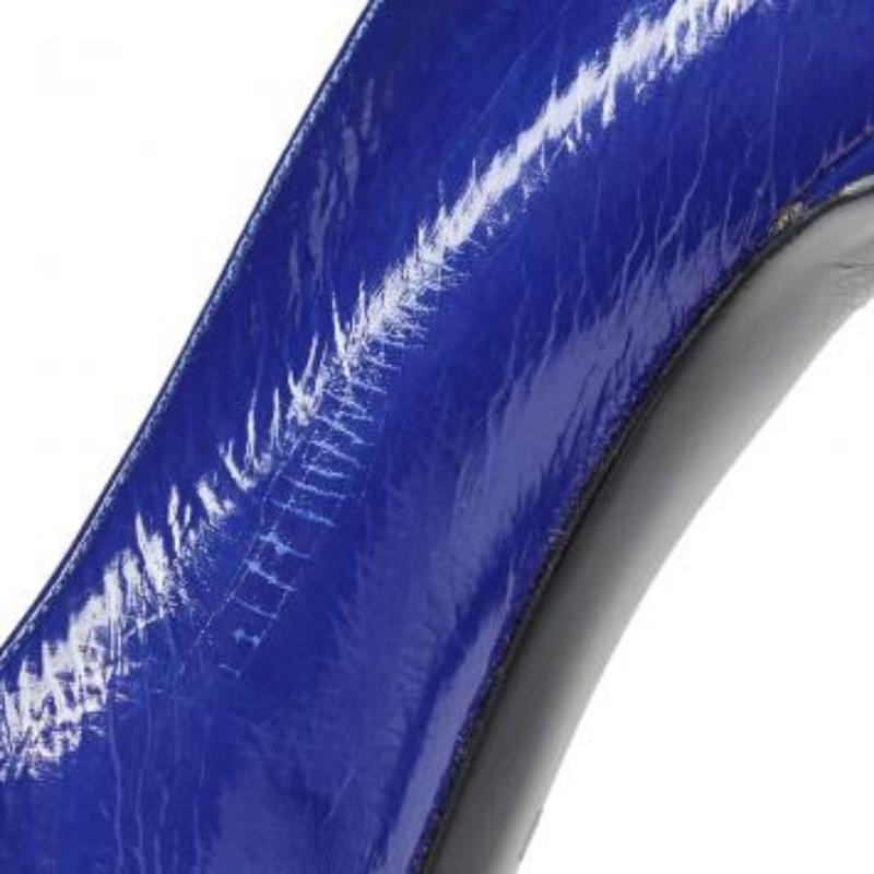 Sergio Rossi Bombas de punta redonda de charol azul eléctrico Talla 40 en venta 6