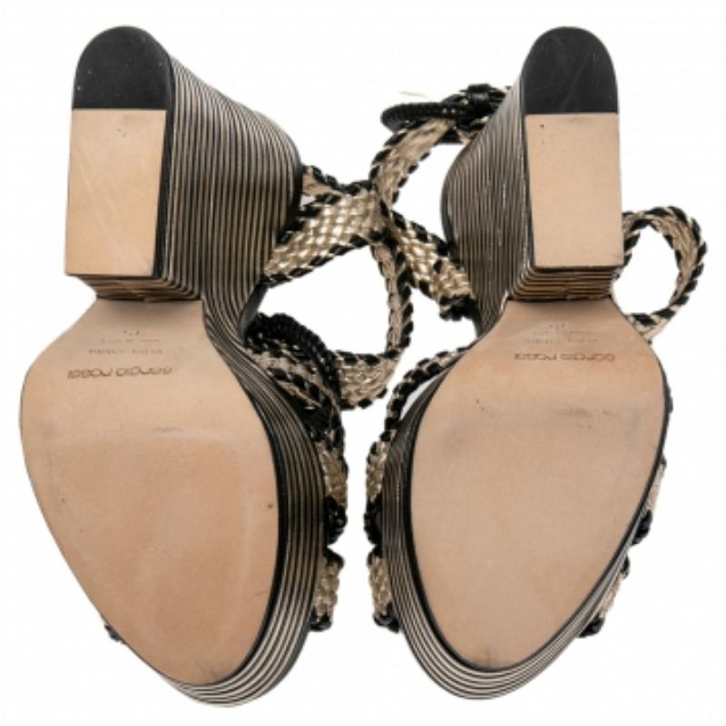 Sergio Rossi - Sandales à talons compensés en cuir tressé or/noir - Taille 35 Excellent état à Dubai, Al Qouz 2