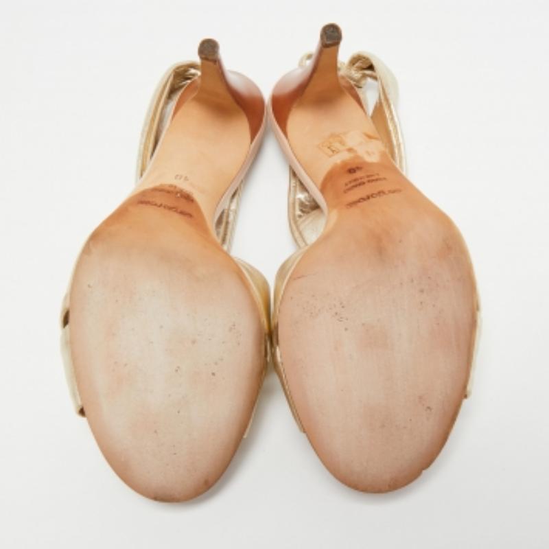 Sergio Rossi Goldfarbene Sandalen aus Leder mit Knotendetail und offener Zehe Größe  40 im Angebot 2