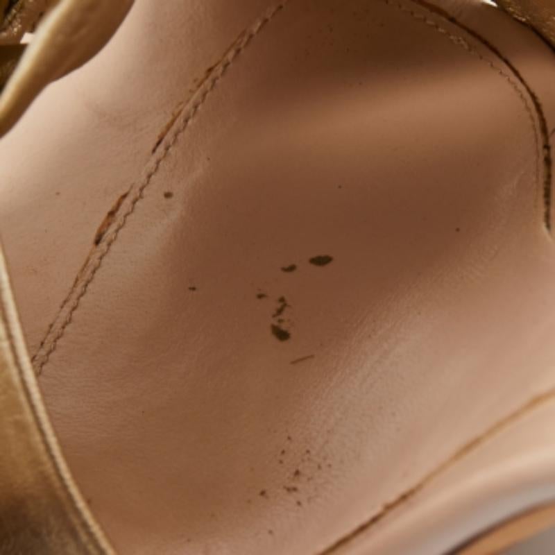 Sergio Rossi Goldfarbene Sandalen aus Leder mit Knotendetail und offener Zehe Größe  40 im Angebot 4