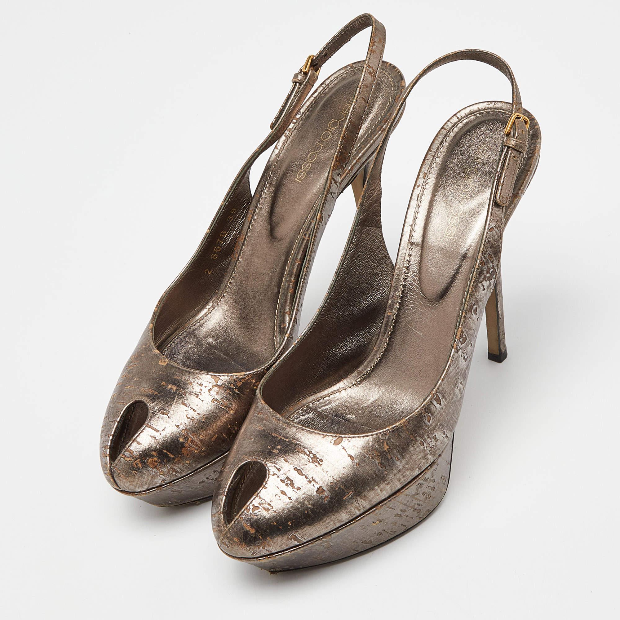 Exhalant féminité et élégance, ces escarpins présentent une silhouette chic et un design attrayant. Vous pouvez porter ces escarpins pour un look élégant.