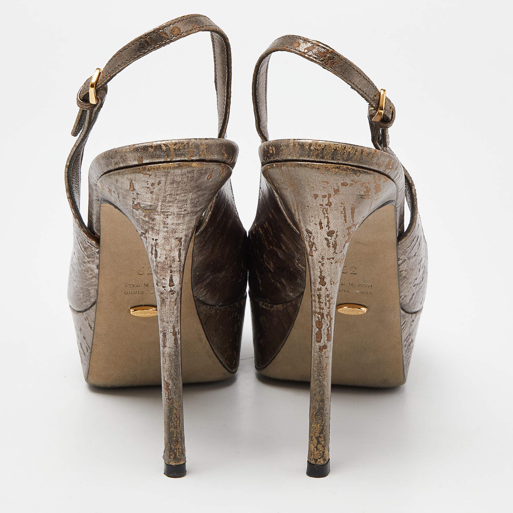 Sergio Rossi escarpins à plateforme à bout ouvert en cuir métallisé doré taille 39 Pour femmes en vente