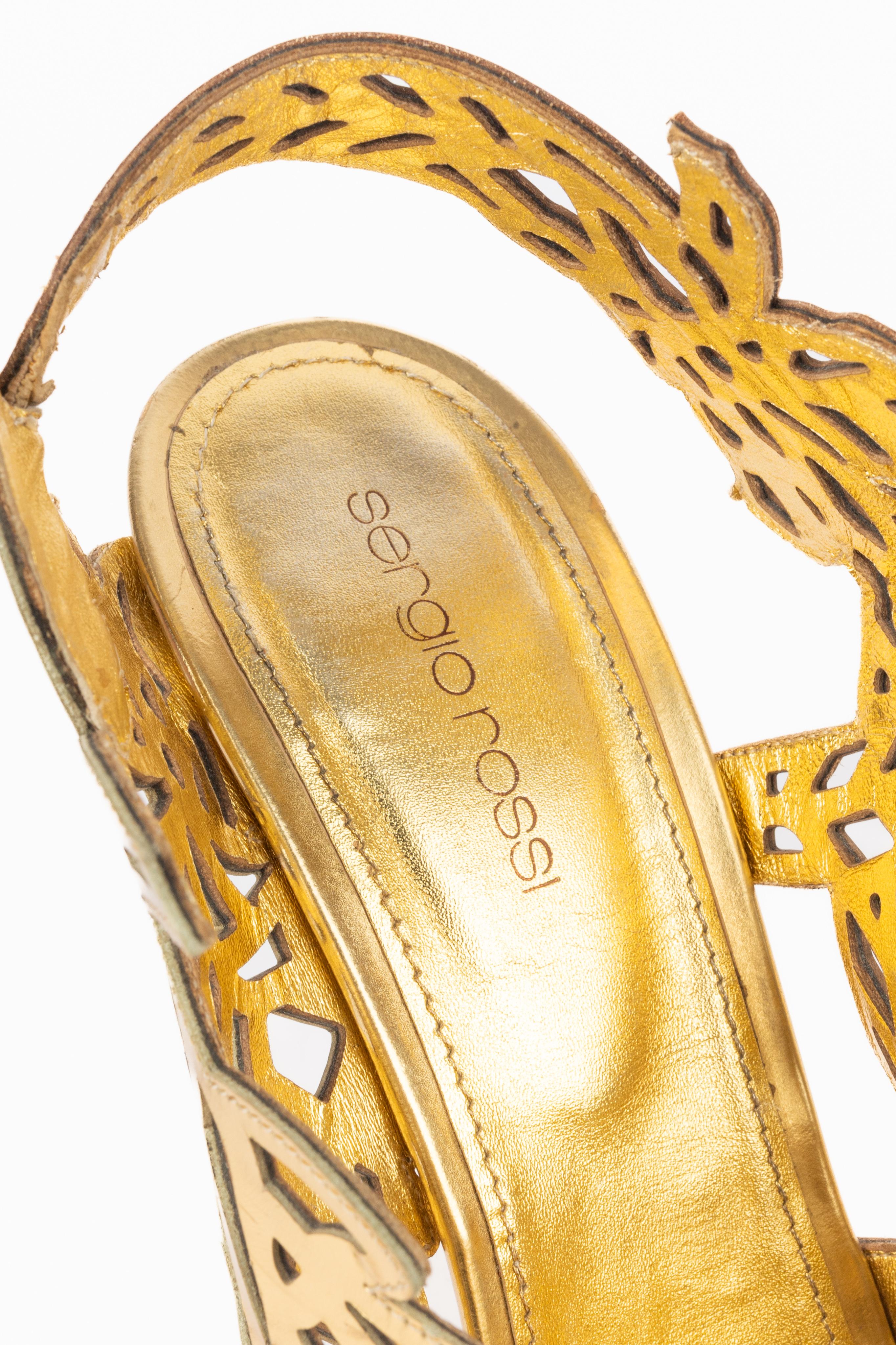 Sergio Rossi, tacchi a spillo in pelle dorata in vendita 5