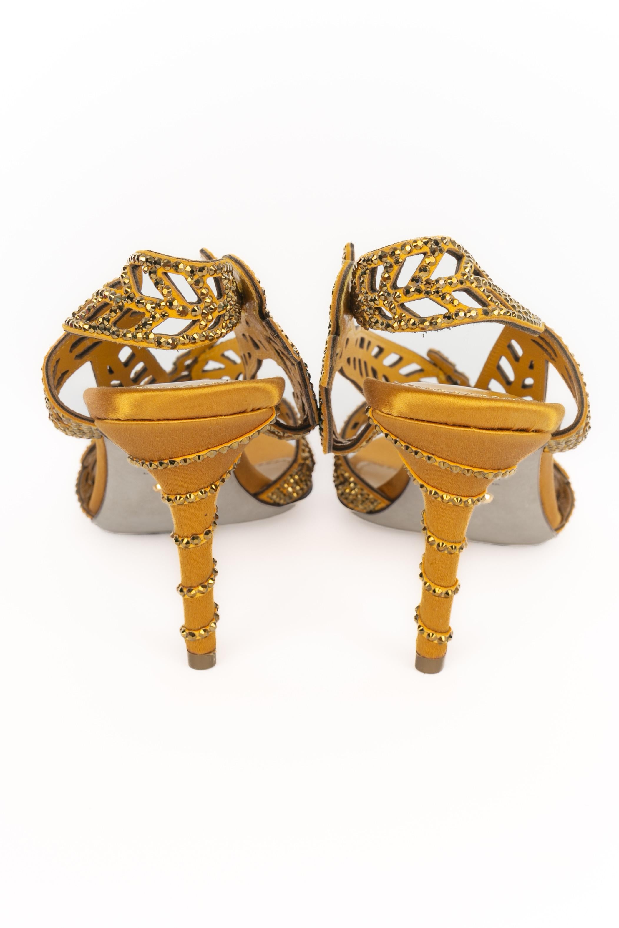 Sergio Rossi goldene Pumps im Zustand „Hervorragend“ im Angebot in SAINT-OUEN-SUR-SEINE, FR