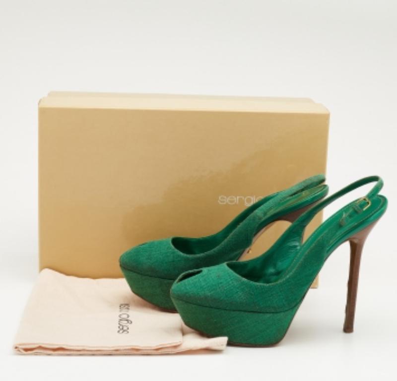 Walk stylishly as you flaunt these sandals from the House of Sergio Rossi. Designed using green canvas on the exterior, these sandals are augmented with peep-toes, platforms, a slingback, and sleek 14 cm heels. They are enriched with gold-toned