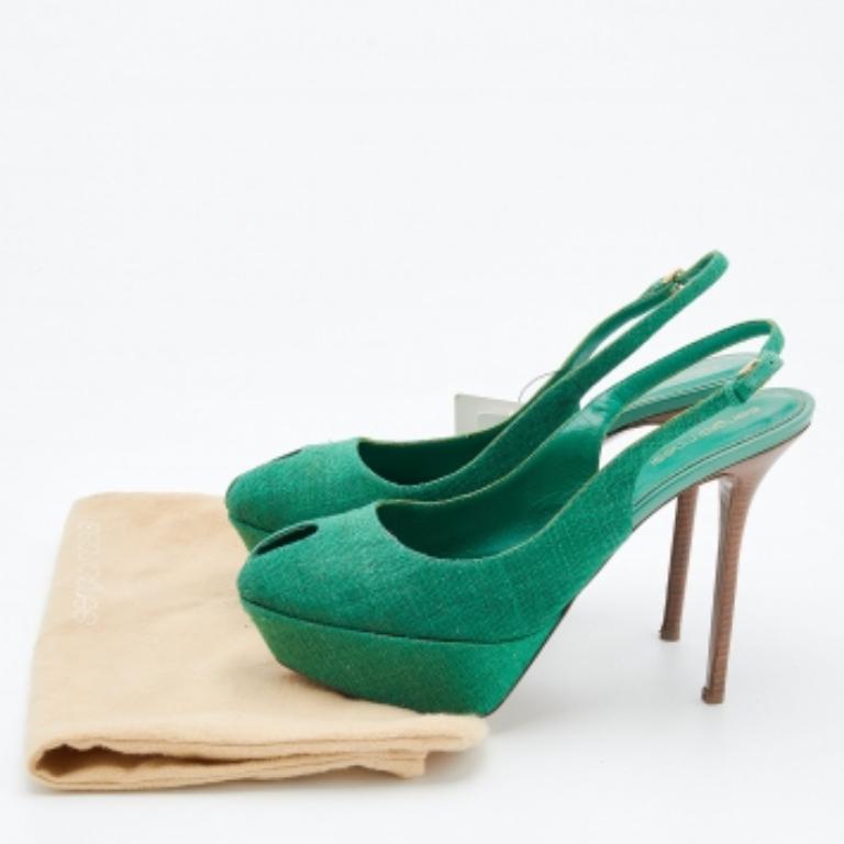 Put your best foot forward wherever you go in these pretty Sergio Rossi sandals. They have been crafted from green canvas and designed with small peep-toes. Buckle-held slingbacks, platforms, and 16 cm heels beautifully complete the pair. These