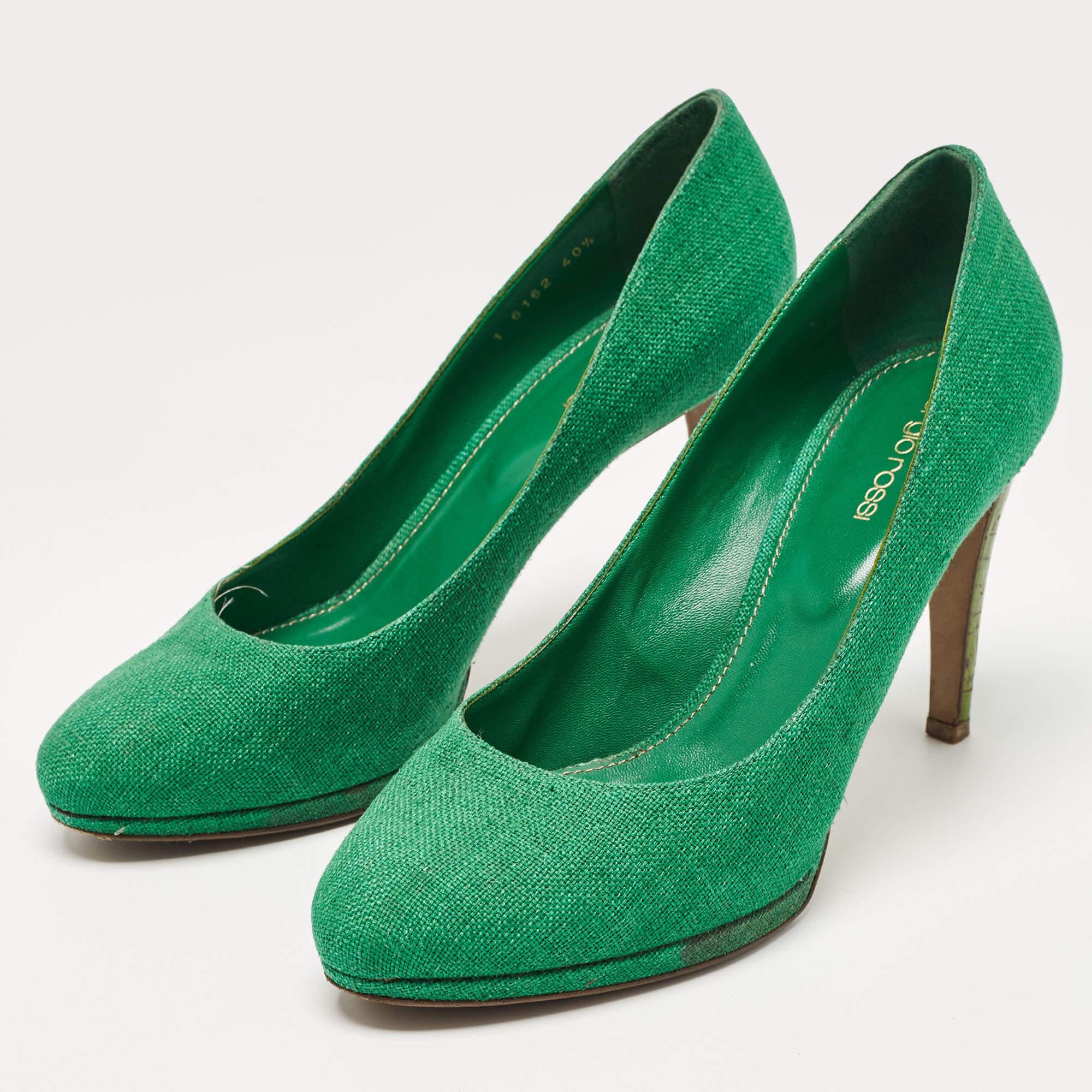Wonderfully crafted shoes added with notable elements to fit well and pair perfectly with all your plans. Make these Sergio Rossi green pumps yours today!
