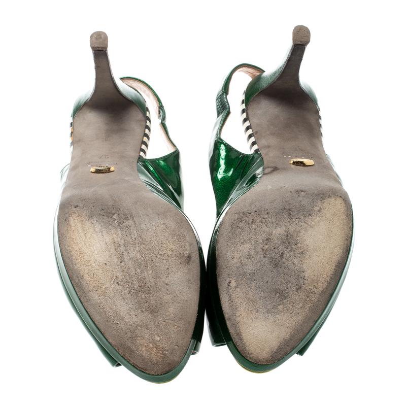 Sergio Rossi Grüne Peep Toe Slingback-Sandalen aus Lackleder Größe 37 im Zustand „Relativ gut“ im Angebot in Dubai, Al Qouz 2