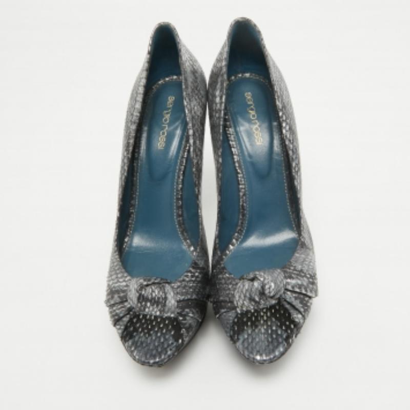 Sergio Rossi Grau/Blau Metallisch Python Geprägt Peep Toe Pumps Größe 40 im Zustand „Gut“ im Angebot in Dubai, Al Qouz 2