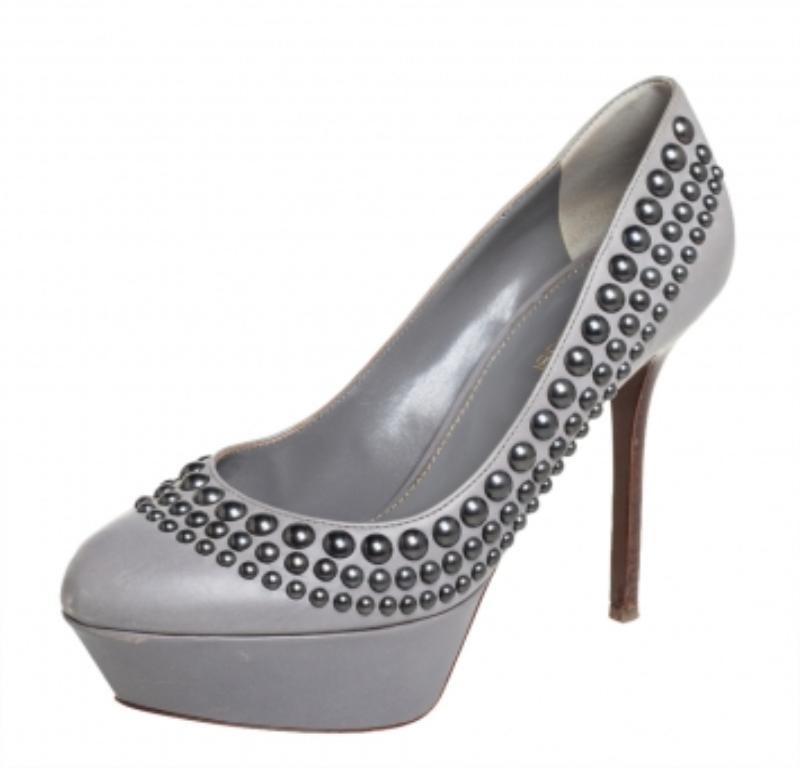 Sergio Rossi Grey Leather Studded Platform Pumps Size 37 In Good Condition For Sale In Dubai, Al Qouz 2