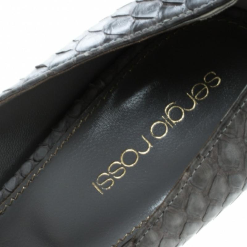 Sergio Rossi escarpins à bout ouvert en python gris, taille 36,5 en vente 2