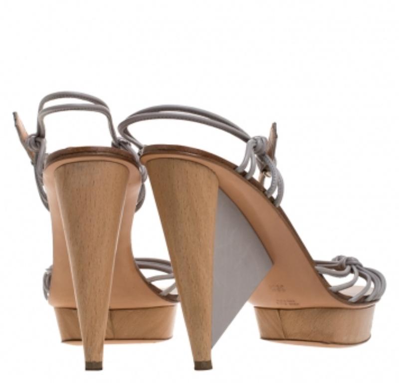 Sergio Rossi Gris Tiras  Sandalias de piel con plataforma de madera y correa en el tobillo talla 39.5 Marrón en venta