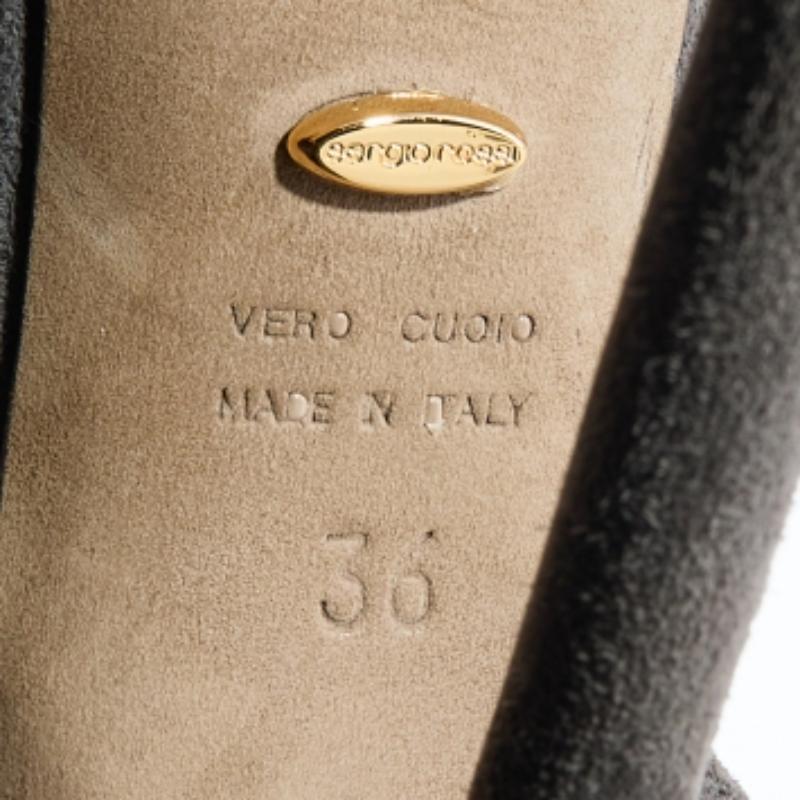 Sergio Rossi - Sandali con plateau smerlato in camoscio grigio impreziositi da strappi - misura 36 In condizioni buone in vendita a Dubai, Al Qouz 2