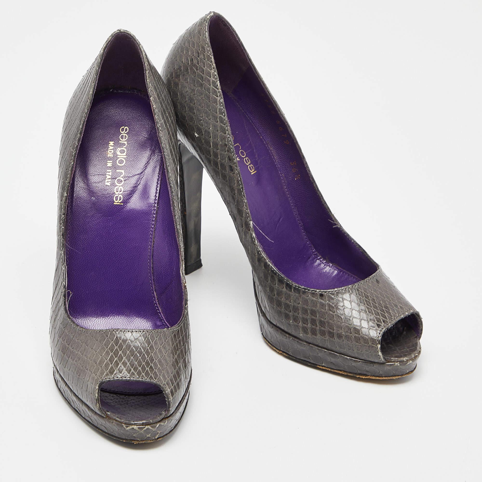 Sergio Rossi escarpins à bout ouvert en cuir de serpent gris taille 36,5 État moyen - En vente à Dubai, Al Qouz 2