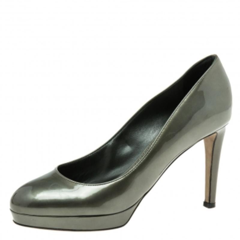 Grigio Sergio Rossi Hunter Green Patent Leather Round-Toe Platform Pumps Taglia 37.5 in vendita