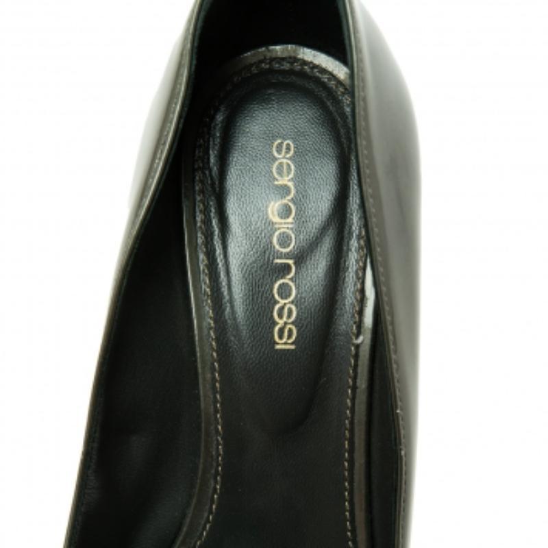 Sergio Rossi Hunter Green Patent Leather Round-Toe Platform Pumps Taglia 37.5 In condizioni buone in vendita a Dubai, Al Qouz 2