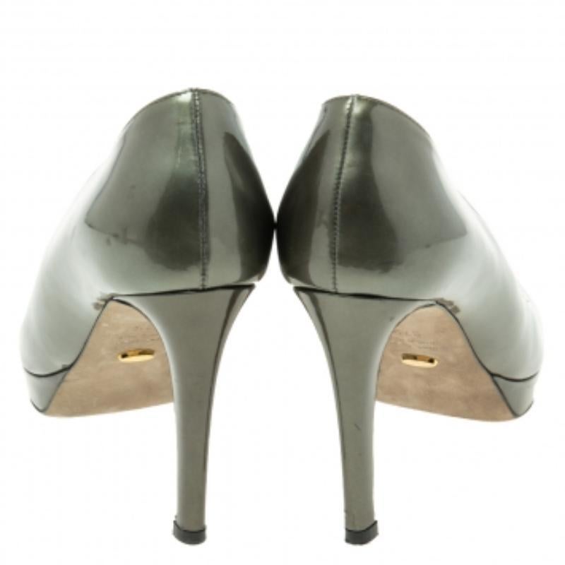 Sergio Rossi Hunter Green Patent Leather Round-Toe Platform Pumps Taglia 37.5 in vendita 1