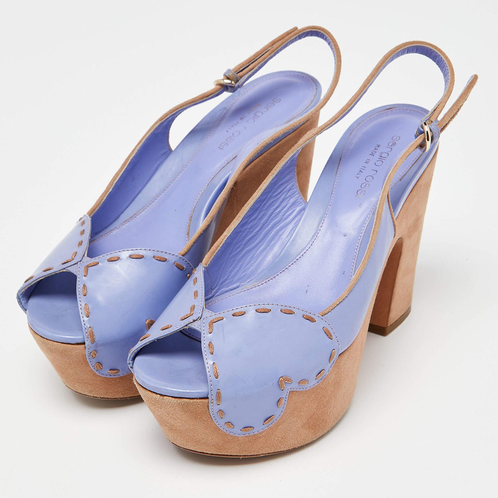 These sandals will frame your feet in an elegant manner. Crafted from quality materials they display a classy design and comfortable insoles.